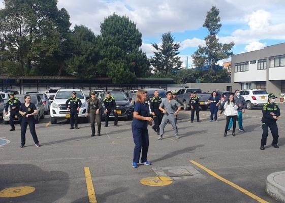 Estudiantes de Escuelas de Policía y usuarios se capacitaron en temas como manejo de emociones y plan de crisis