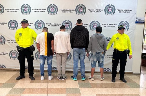 Tres hombres fueron capturados por hurtar joyas de oro