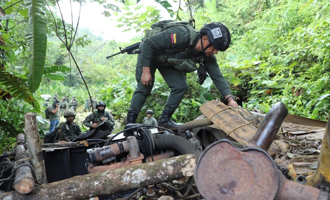destrucción maquinaria mecanizada