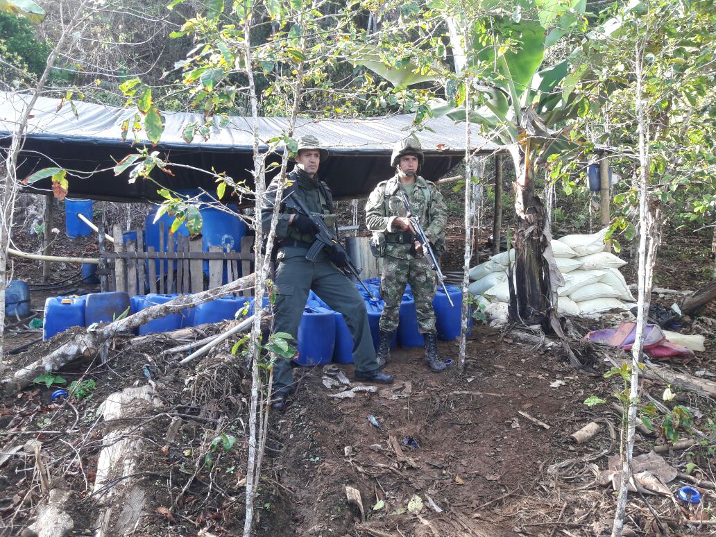 Destruimos-un-laboratorio-de-ácido-sulfúrico 
