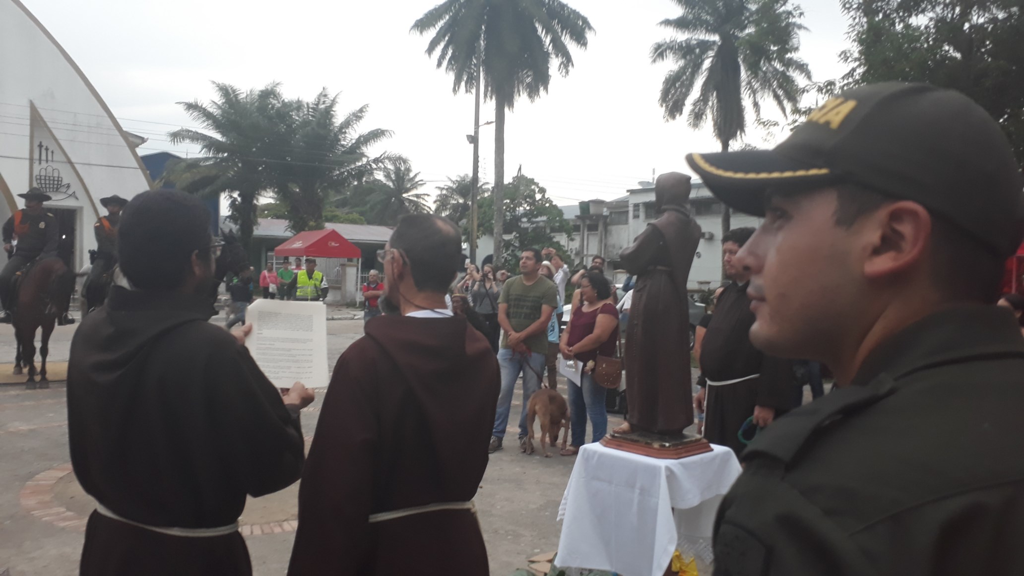 Policia ambiental, carabineros y guias caninos de la policia nacional lideraron la convocatoria 