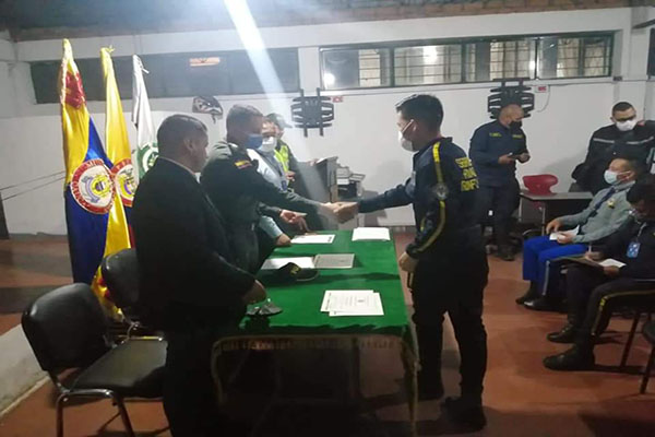 se_graduaron_50_guardas_de_seguridad,