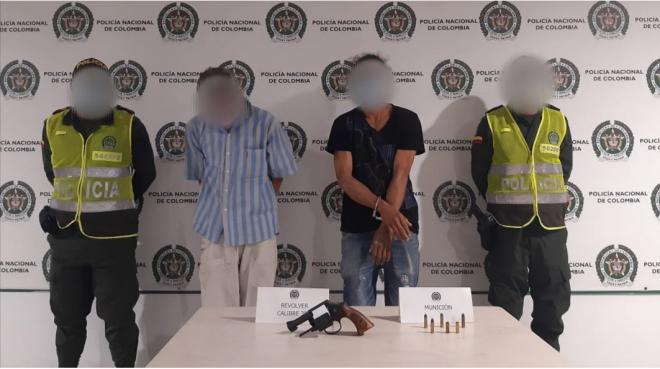 Oportuna reacción Policial  permitió la captura de dos personas y la incautación de un arma de fuego