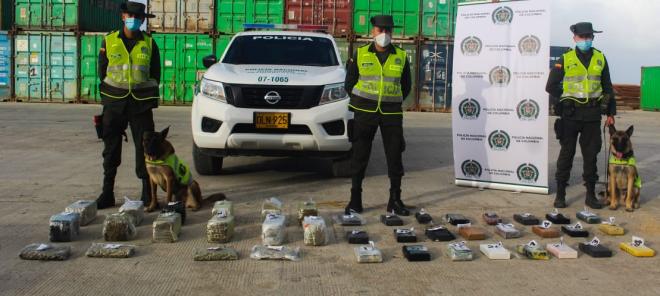Efectiva acción de la policía nacional permitió la incautacion de 24,5 kg de clorhidrato de cocaína y 55,5 kg de marihuana en el Muelle Departamental