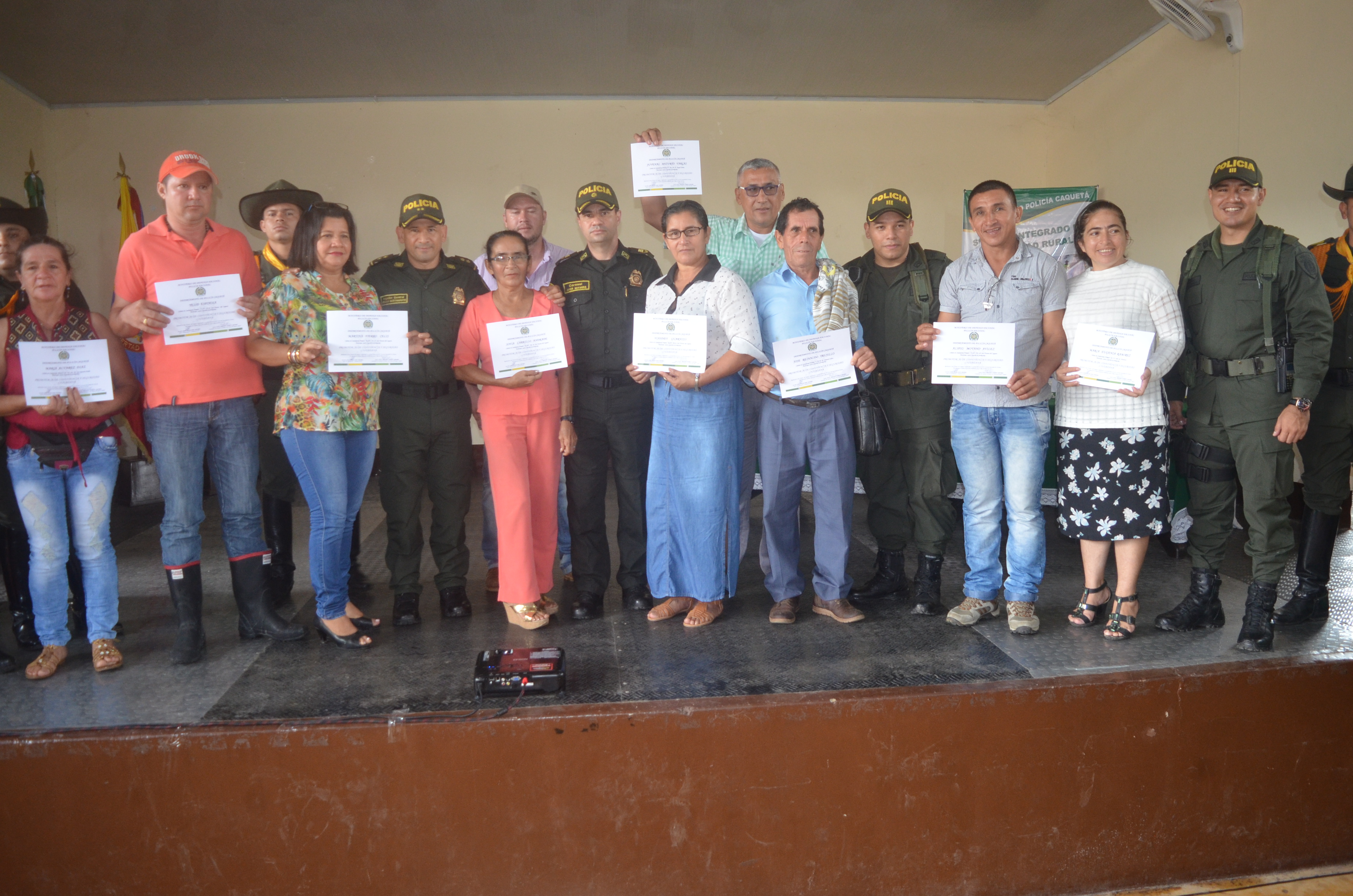 la policía nacional afianza vínculos con la comunidad