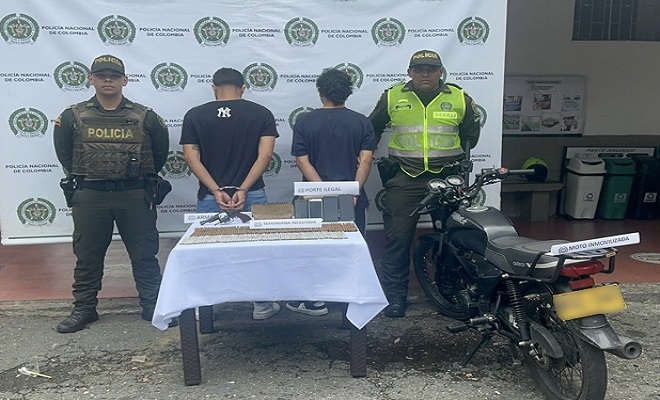 Durante persecución fueron capturadas dos personas con arma de fuego