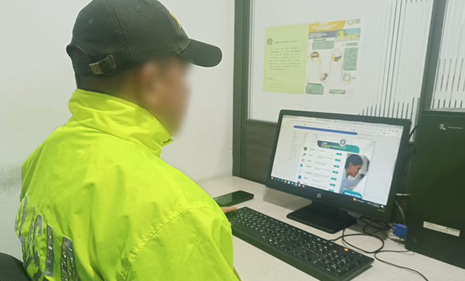 El asesinato de sus padres a manos de paramilitares lo llevó a ser Policía.