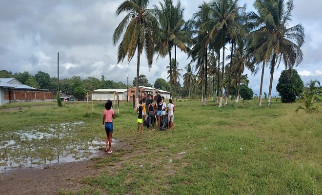 Él es Óscar Aranda el patrullero que conformó por primera vez en Juradó Chocó un equipo de futbol femenino