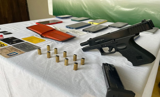 Los capturados tendrán que responder por los delitos de homicidio agravado, hurto calificado y agravado.