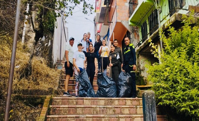 En Rioblanco, la Policía participó de una jornada de embellecimiento del parque principal del municipio