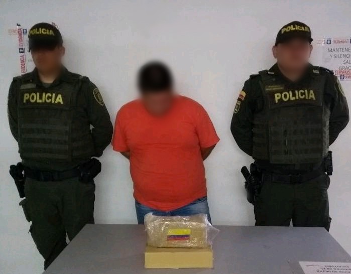 en-un-operativo-fue-incautado-cerca-de-un-kilo-de-marihuana-cripy-el-narcótico-iría-escondido-al-interior-de-taxi.