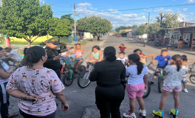 En ciclovía con la Policía Nacional