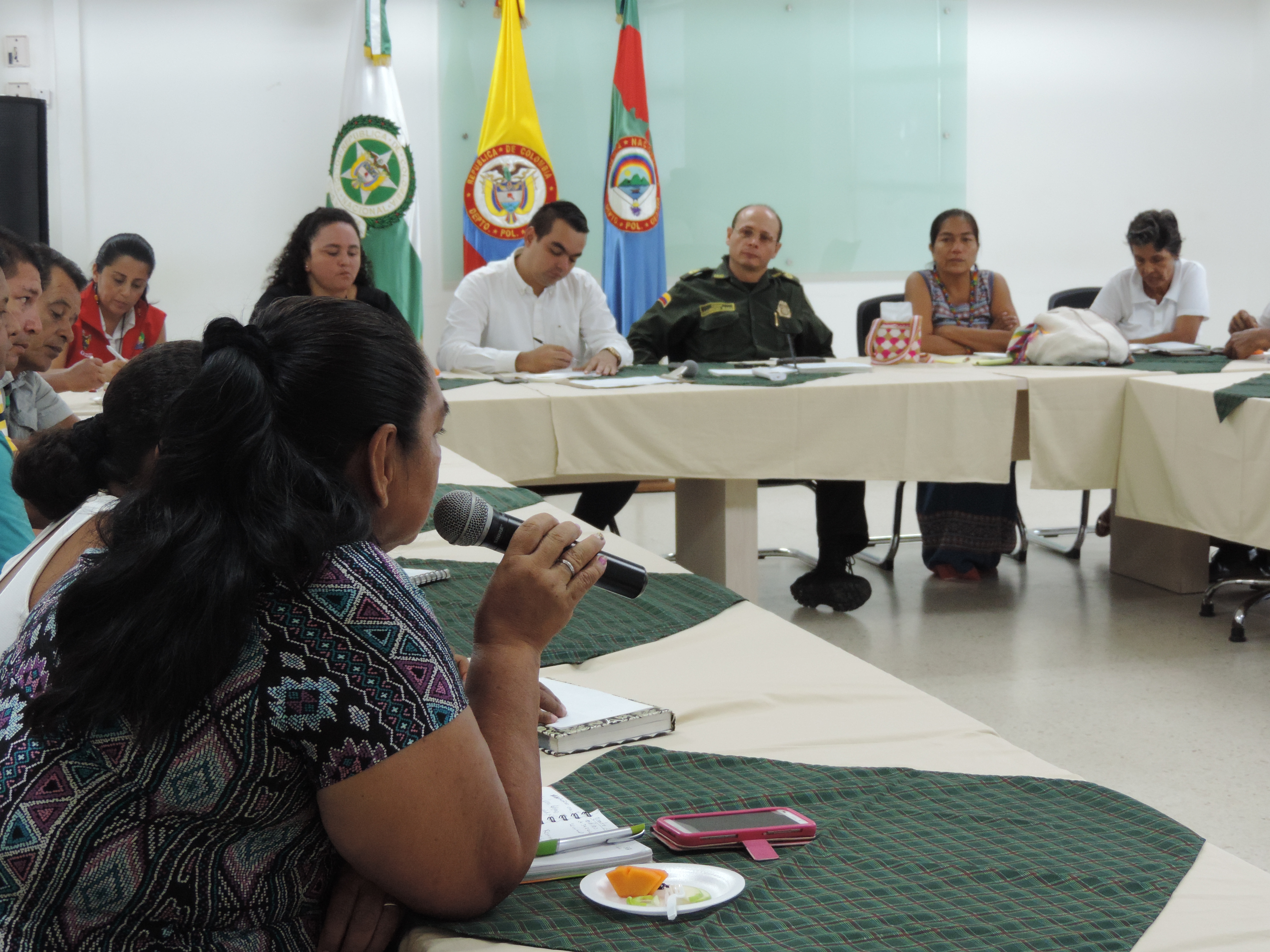 encuentro de lideres comunales y la policia nacional