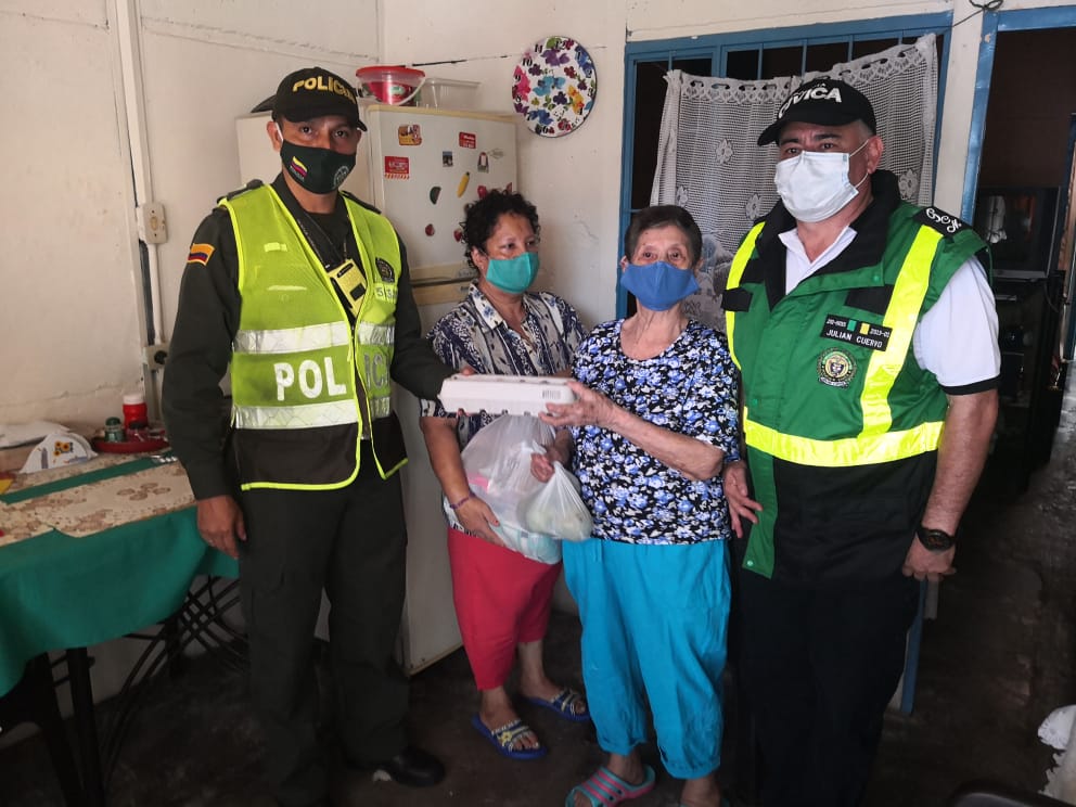 Ante la emergencia sanitaria entregamos almuerzos y mercados en barrios de Ibagué