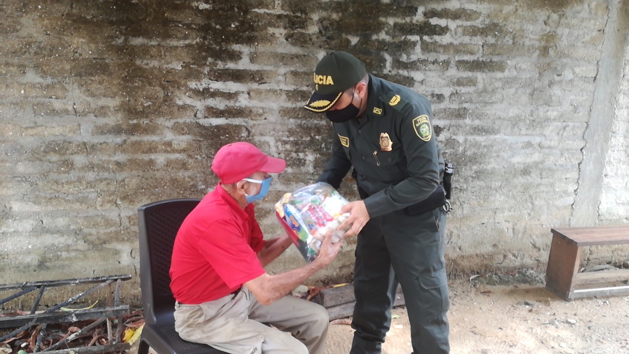 Entrega_de_Mercados_a_población_vulnerable_5