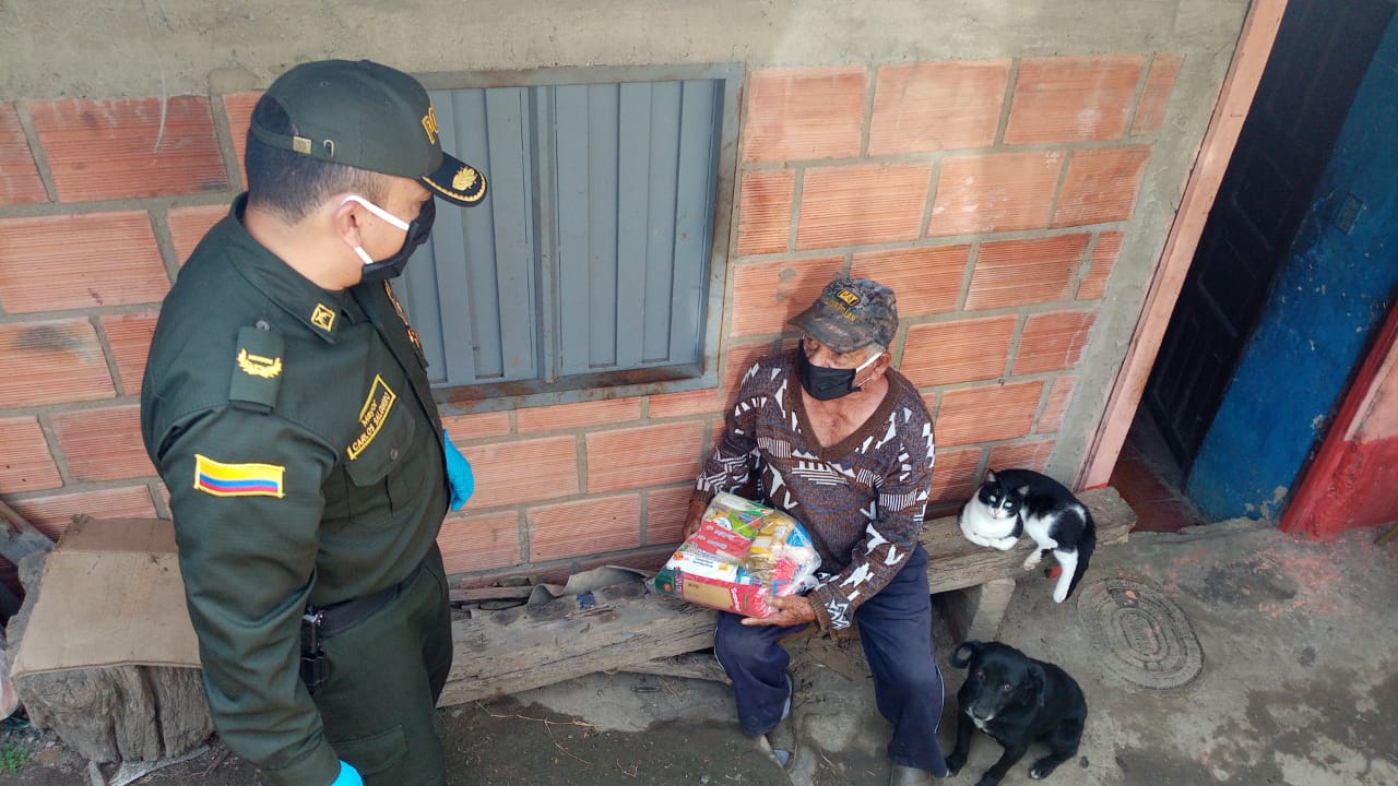 Entrega_de_Mercados_a_población_vulnerable_3