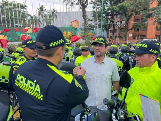 Entrega de nuevo parque automotor por parte de la Gobernación a la Policía Nacional-2