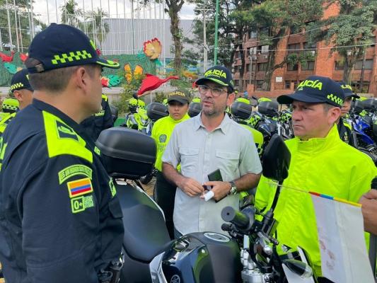Entrega de nuevo parque automotor por parte de la Gobernación a la Policía Nacional-4