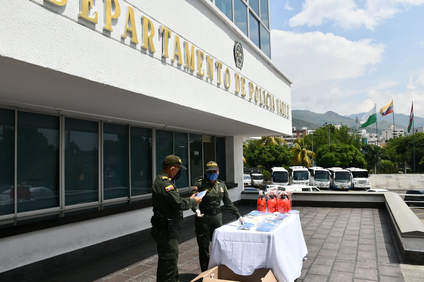 entrega-equipos-bioseguridad-policia-valle