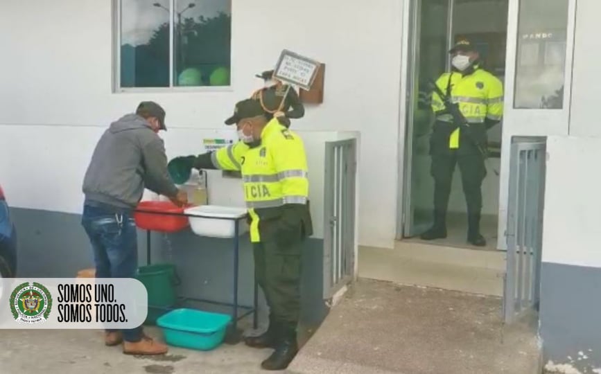 Promovemos el lavado de manos y desinfección en la Estación de Policía Murillo 