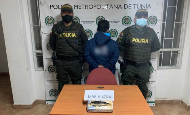 1 persona capturada-policías custodiando