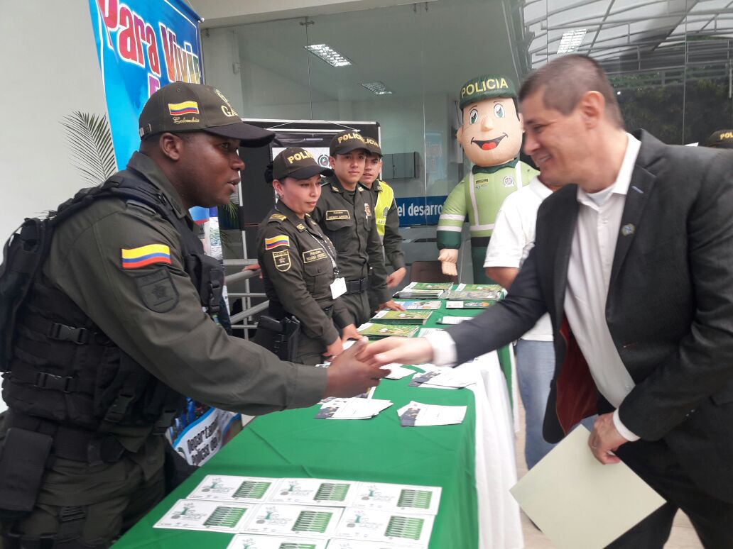 Explicacion a empresarios de la linea 165