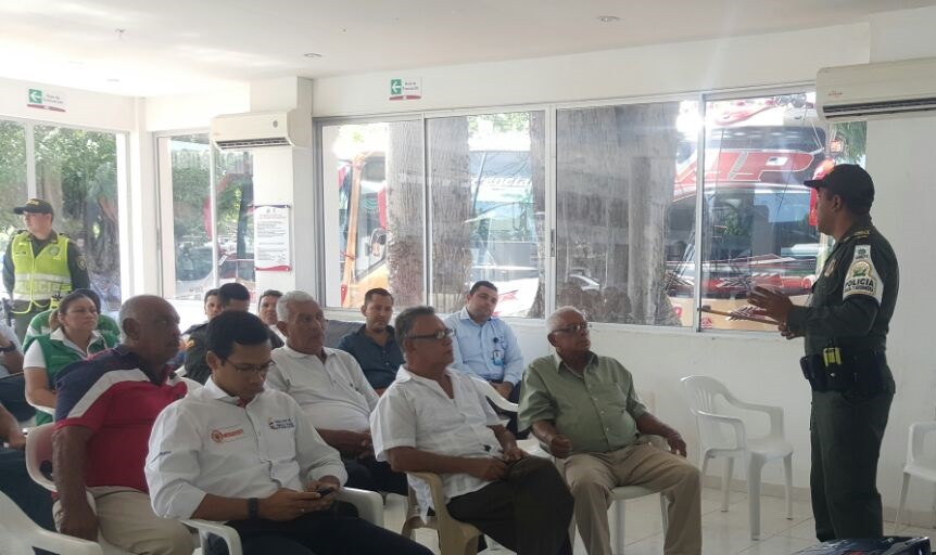 foto-Policía-adelanta-campañas-con-agremiaciones-de-Valledupar