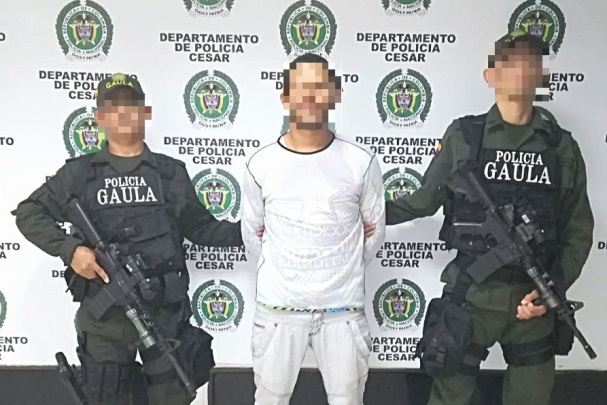 foto-Policía-captura-a-un-hombre-por-el-delito-de-extorsión