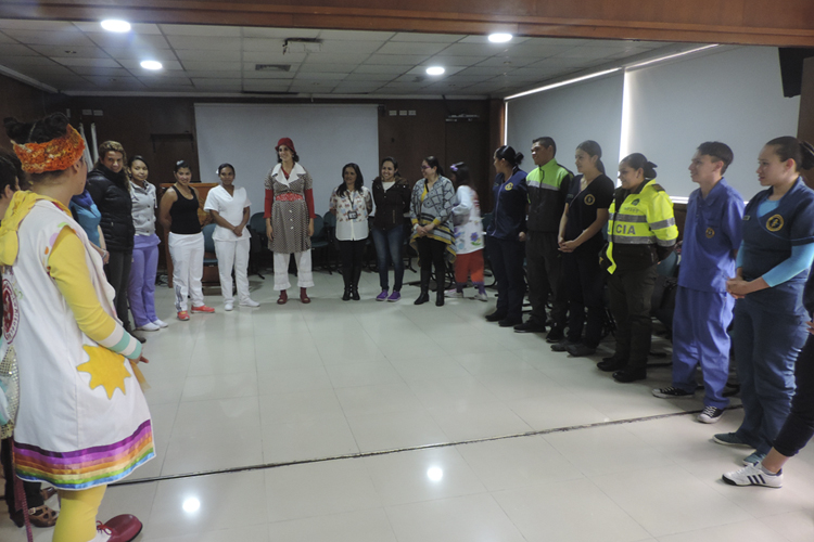 escuela de la risa al Hospital Central