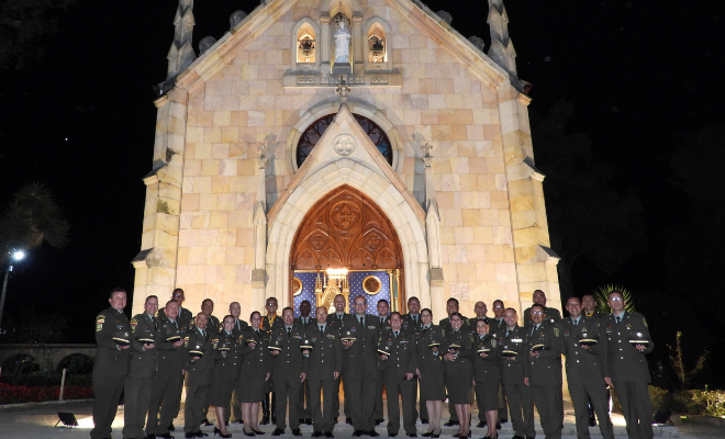 Fotografía de los señores SUMEC y el señor Director Escuela
