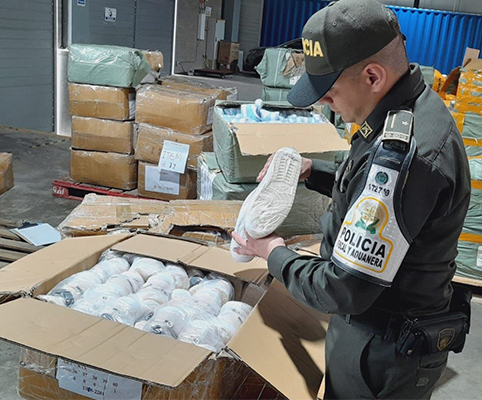  Mediante controles aduaneros se logró la aprehensión de cinco mil millones de pesos en mercancía de contrabando 