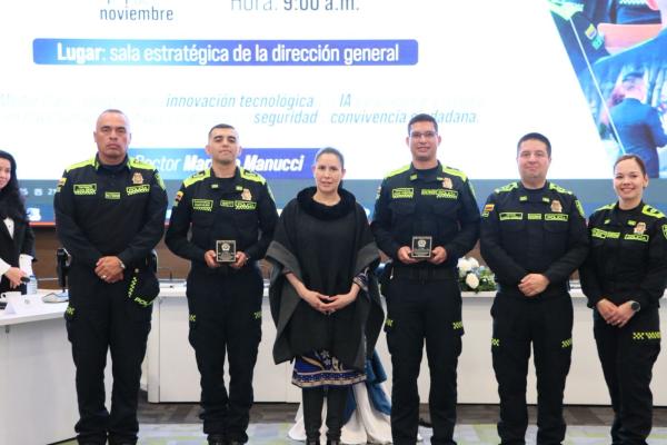 fotografía entrega reconocimiento lanzamiento MOVAC