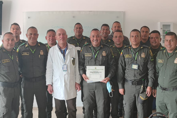 Fotografia grupal educador en el curso de ascenso al grado Subintendente