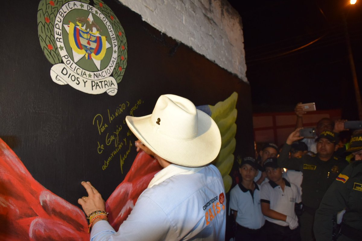 mural_ángeles_de_vida_pactos_de_paz_Policía_Huila_Garzón_Presidente_Ivan Duque