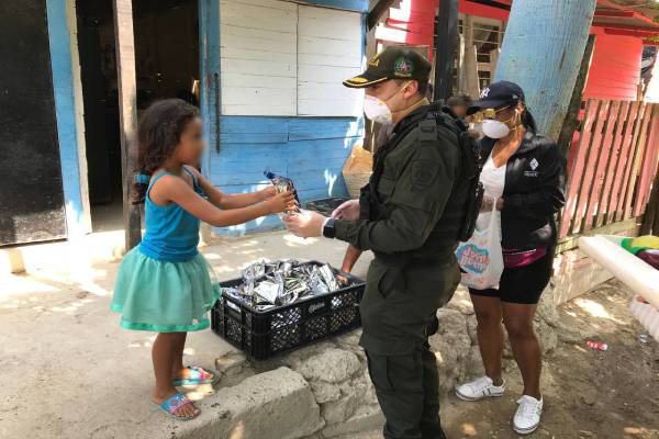Grupo Gaula entrega más de 500 desayunos 