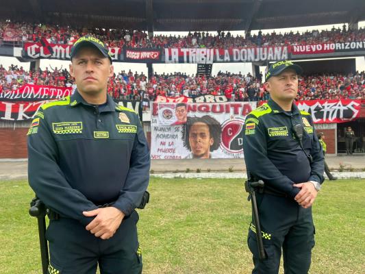 Dos gemelos policías los guardianes del estadio General Santander
