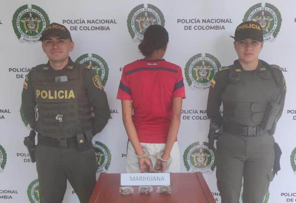Una mujer fue capturada en flagrancia por posesión de marihuana en barrio la Sabana de Los Patios