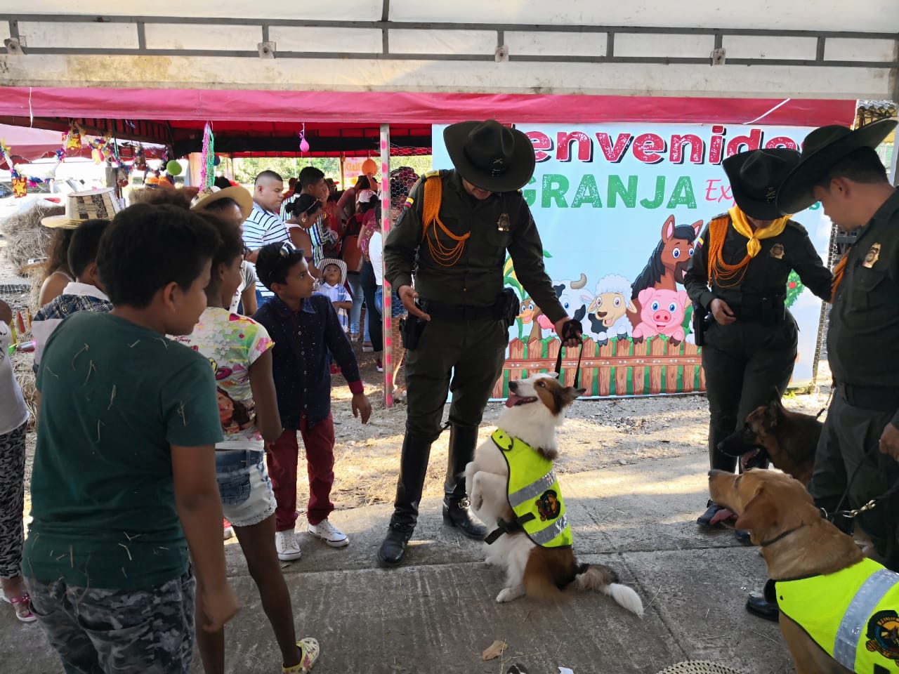 Grupo de carabineros se llevó los aplausos en Expoasis 2018