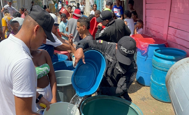Familias del sector las colinas, del barrio Nelson Mandela recibieron más de 8 mil litros de agua