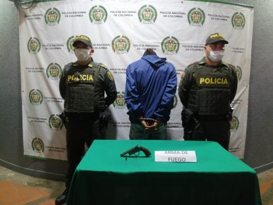 Hombre capturado con arma de fuego