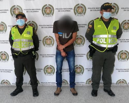 Hombre de 25 años de edad capturado por violencia intrafamiliar