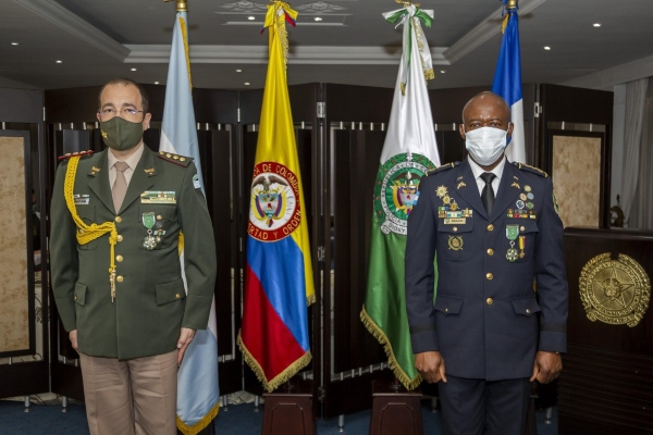 homenaje-policias-homologos