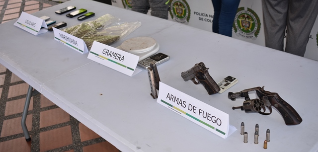 Capturamos-tres-hombres-y-dos-mujeres-mediante-diligencias-de-registro-y-allanamiento