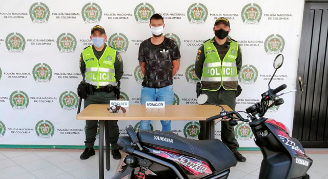 Fueron-incautadas-armas-de-fuego-cargadores-munición-y-una-motocicleta-en-los-procedimientos-realizados