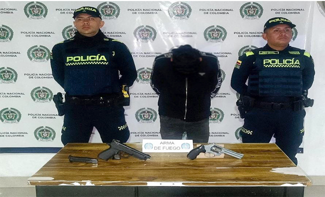 Con dos armas de fuego ilegales es sorprendido en el barrio el Japón