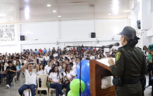 En compañía de la señora comandante de región de Policía número tres se realizó el regreso a clases seguro