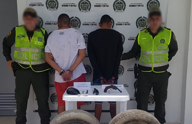 Al-ser-interceptados-estos-pierden-el-control-del-vehículo-y-colisionan-contra-un-barranco