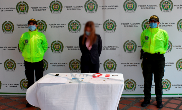 Utilizando-uniforme-y-documentos-la-mujer-engañaba-y-hurtaba-a-sus-víctimas