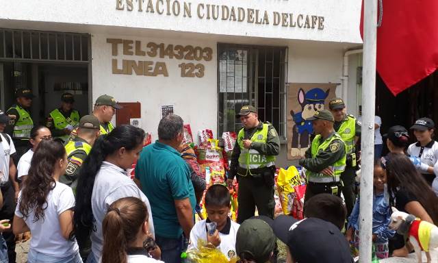 Los-integrantes-de-la-estación-ciudadela-del-café-no-dudaron-en-ningún-momento-en-ayudar-a-230-caninos 