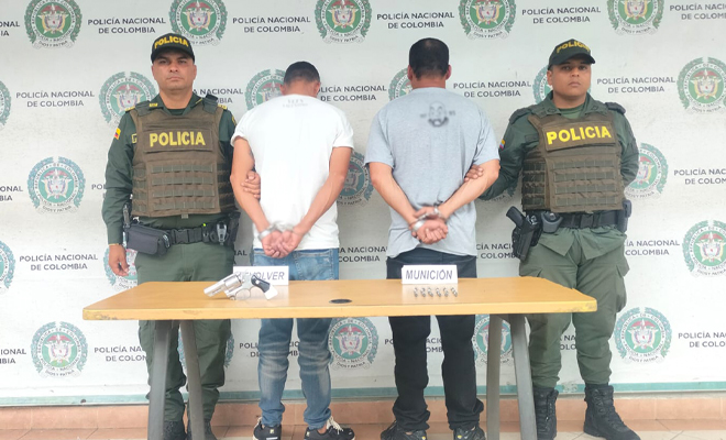 En el procedimiento adelantado se le encuentra bajo su poder un arma de fuego sin permiso para porte